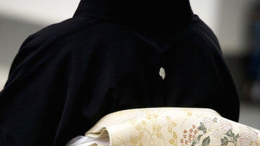 <span class="n-pref">愛知県</span><p class="n-ite">名古屋黒紋付染</p>