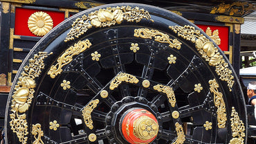 <span class="n-pref">富山県</span><p class="n-ite">高岡漆器</p>