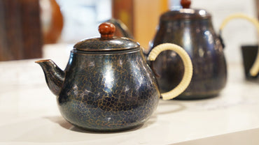 <span class="n-pref">新潟県</span><p class="n-ite">燕鎚起銅器</p>