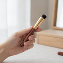 【メイクブラシ】BISYODO タッピングコンシーラーブラシ (丸) 13mm | 化粧筆 | ウエダ美粧堂｜使用イメージ（演出・着用）※手作りのため色・風合いは一点ごとに異なります