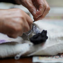 【絞り染め】三毳山麓工房 ストール 梨地紋 グレー