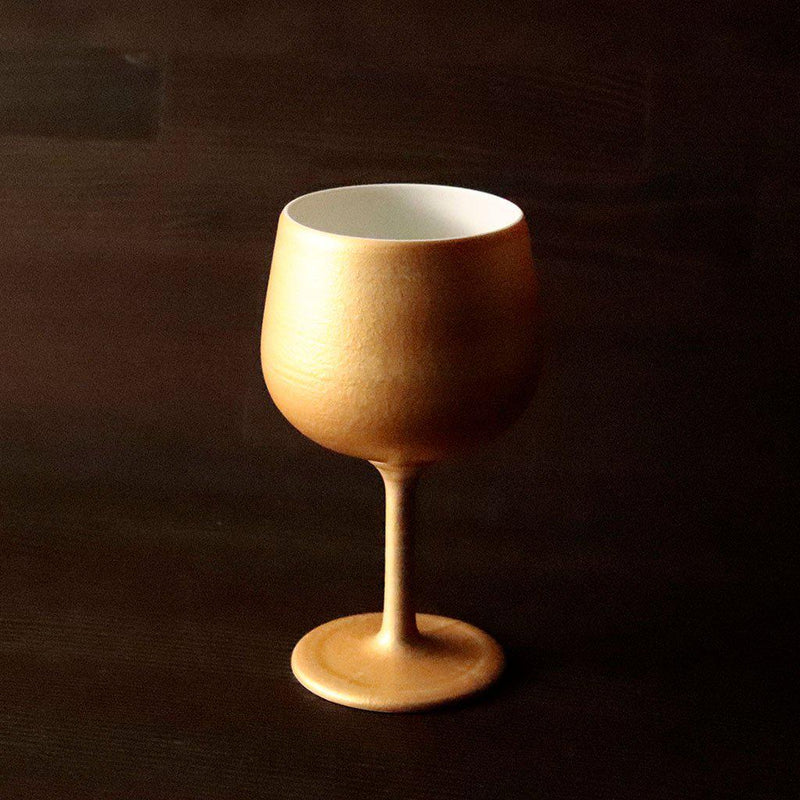 Gold Wine 陶Glassのワインカップ、金彩マットな外面と白い内側が印象的な美濃焼グラス｜丸モ高木陶器