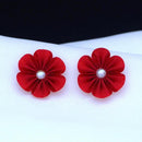 【ピアス】クロースフラワー 掻練 (かいねり) | つまみ細工