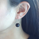 両耳用のピアスです。