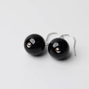 両耳用のピアスです。